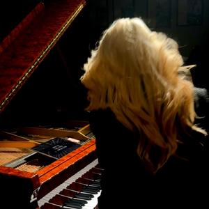 才旦卓玛-钢琴版 北京的金山上.wav（Young York Music 央乐之声 remix）