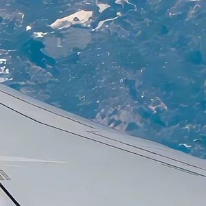 风扇在角落慢慢转