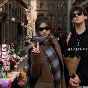 狂风骤雨席卷大地