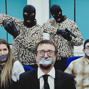 Zicus Cu Gluga Pe Cap (feat. Flopp)