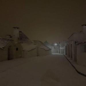 The feeling of a dark cold winter outside (short version)
