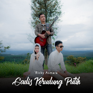 Gadis kerudung putih