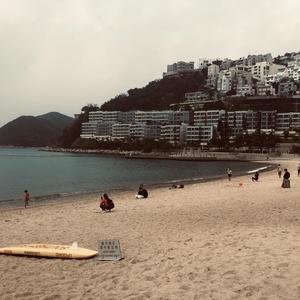 關 於 C H A R L E S