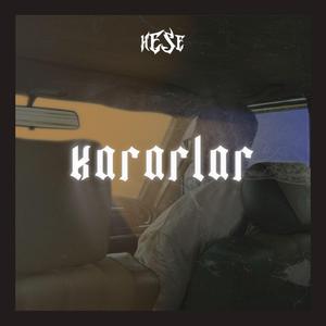 Kararlar alınmaz ki yaralarla la la la Her şey başa sarsa Var bi lanet o da senin aşk ya la la Hese kalamaz ya Sar bedeni bu sana hediyedir Aklımda kaldın bu sene ölmek istemiştim Bence çok değiştin kalmak istemiştim Yine de değişir o da bi gün anlar de