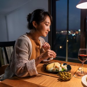 ちょっと高いチーズを買った夜