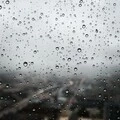一滴雨落下了