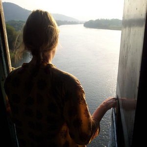 Plötsligt händer det (tillägnad Dr Mattias): (A) jag vet inte om det var döden jag såg i vitögat, men nåt skit var det (B) du är död, men du vet ännu inte om det (C) dödsskuggans dal (D) brahmaputra vidare (till minne av Bapu)