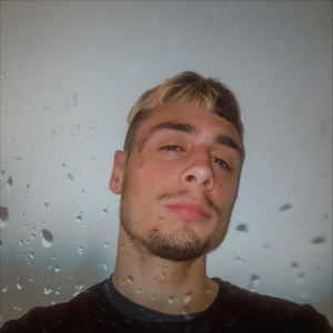 Cita de Amor Bajo la Tormenta