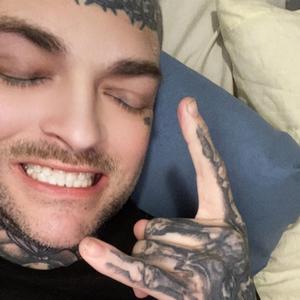 Gothraxx (feat. Tracy & Sowhatimdead)