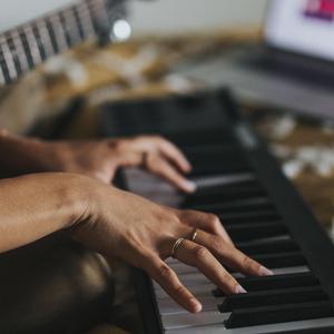 电台舒缓安静音乐