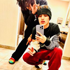 holdmybreath (feat. thraxmanson)