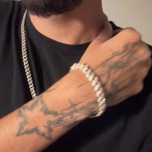 We Love Latinas (feat. AKOS & 513p)