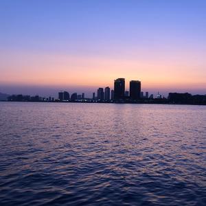 青岛夏天的晚上