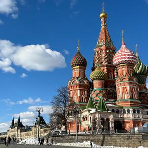 РОССИЯ ПОДНИМАЕТСЯ