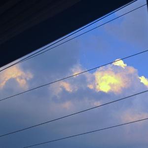 追寻着那喧然的声音和泪滴 终于找到了你