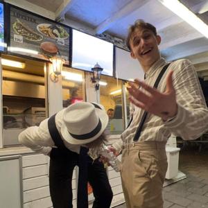 Står Du Her Å Byr Deg?