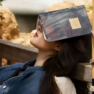 女孩向前迈