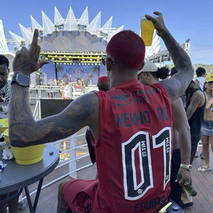 HOJE EM DIA É DIFICIL ENCONTRAR UMA MENINA QUE NÃO TRABALHA NO JOB