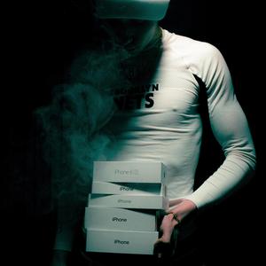 APPLE (feat. Folkcore & okkvalmo)