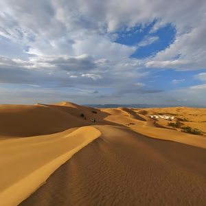 我们坚强迎着风雨