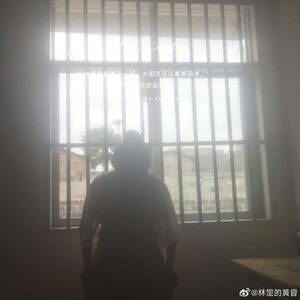 暧昧就像街边的广告纸见者有份