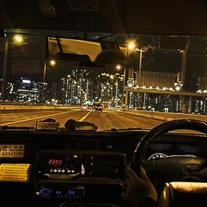 Under the Clock Tower (鐘樓下)