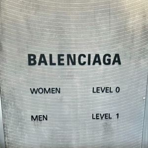 Balenciaga ( ⌯' '⌯)
