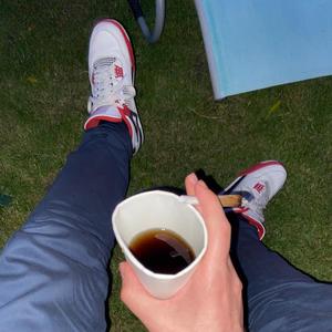 BECHER (2023) (feat. Vøski)