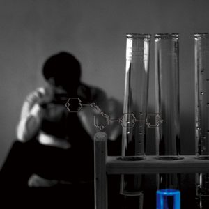 傘は閉じたままで