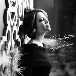 Deniz Üstünde Fener