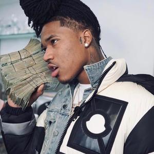 Heavy Weight (feat. EKT 40, BSE Peso & BSE Count)