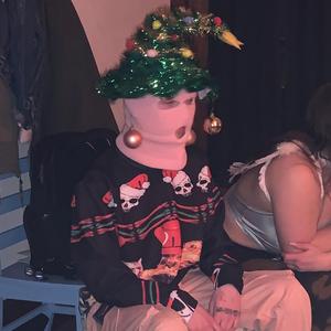 idc (feat. Mikeroskopick)