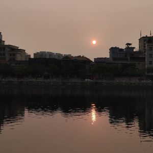 我为我们虚构了一场绚烂烟火（翻自 梅新杨）