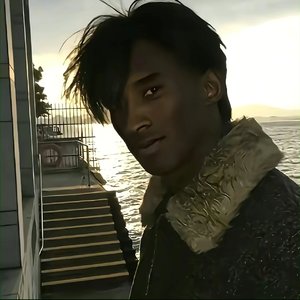 落日荒原策马独行