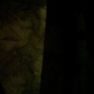cry under bed苦しみの中での死 ベッドの下で泣く