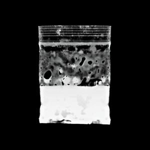 Sparkað í liggjandi mann