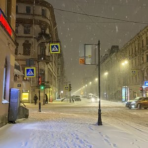 面具后的狼狈 只有月光能体会