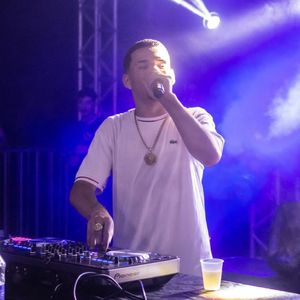 JOGA ESSA RABETA NA MINHA DIREÇÃO