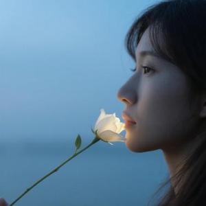 我两手空空怎敢误她 (爱吃油麦菜 Remix)