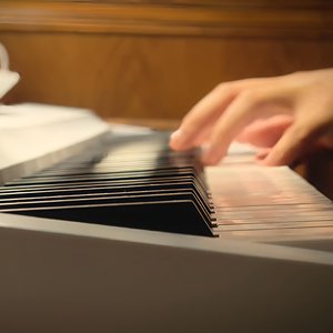 夏、バス停、君を待つ