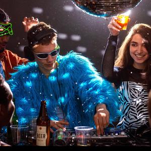 Förfest (feat. Danne och Erika)