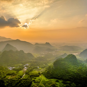 引领世界的香 ——三圣铭泉英德红茶