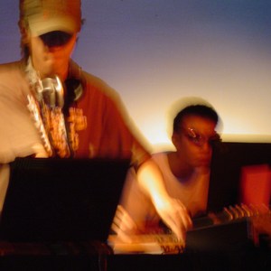 女孩与桥（电影《鼓声响起的地方》原声）