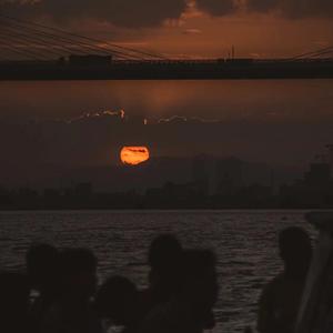 你眼里那无法驱散阴霾的光