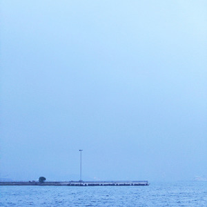 トーキング・ブルー - talking blue (or talking with blue, or talking while walking into blue)