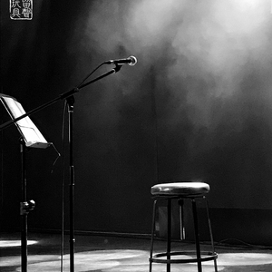 拥抱也不能缓解悲伤