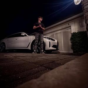 Hustler Musik (feat. YL4L Ziggy)