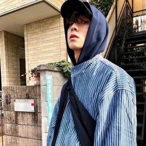 天总会亮的 与我们无关