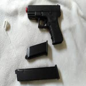 Levei a Glock Pra Escola