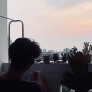 เพดานสีเทาหลังเที่ยงคืน